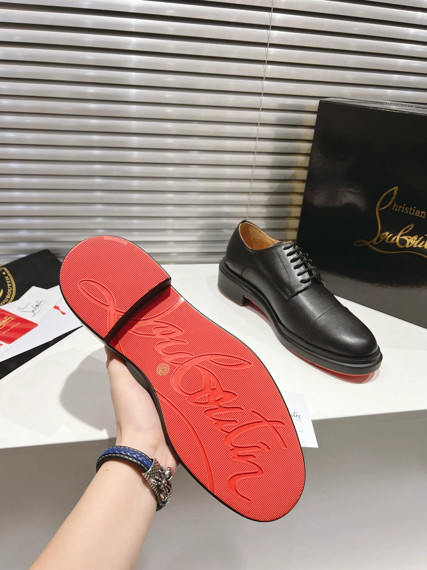 👟👟Ex-factory price 760👟👟 ╔Tire bottom strap black cowhide╗ ·Top version customization·2024𝐬𝐬 𝑪𝒉𝒓𝒊𝒔𝒕𝒊𝒂𝒏 𝑳𝒐𝒖𝒃𝒐𝒖𝒕𝒊𝒏 ▪️No matter the last shape, fabric, diamonds, nails, lining, outsole, they are as close as possible to ZP... ▪️The original sole is specially provided by the original factory ▪️The lining is imported water-dyed cowhide ▪️The private customization time is about 3-7 days —————— Size: Men's 39M-46M